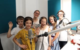 Kinder im Radiostudio des jfc Medienzentrums
